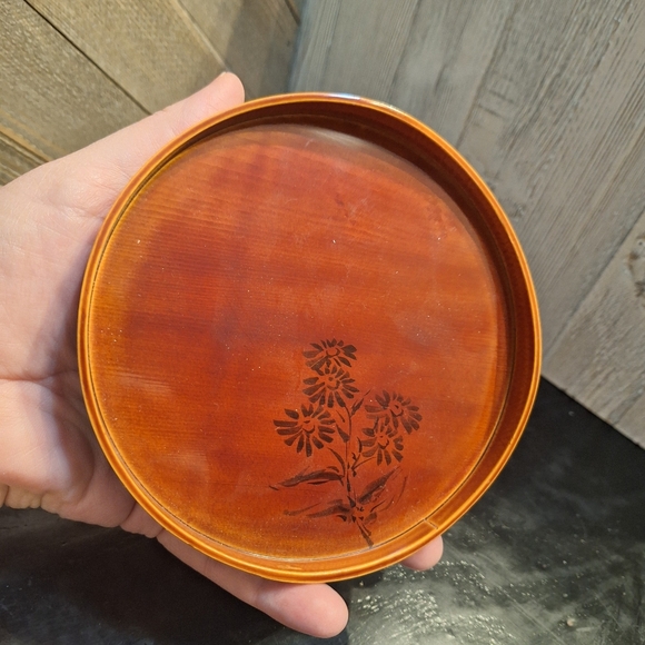 Vtg, set of 5, Japan Red Lacquer with Faux Woodgrain Floral, small round trays - Picture 6 of 8